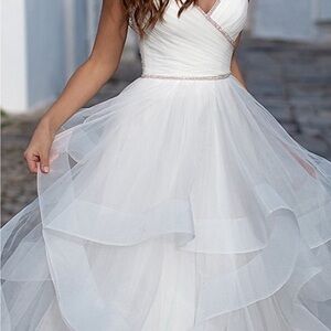 Elegant White Tulle V-Neck Women’s Dress